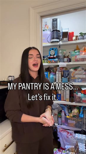 R A V E N G A T E S G O T T S C H A L K | TIPS THAT HELPED ME ⬇️ 1. CLEAN IT ALL OUT 2. LOOK AT EXPIRATION DATES & TAKE INVENTORY 3. SWEEP & WIPE DOWN 4. GROUP IN CATEGORIES... | Instagram