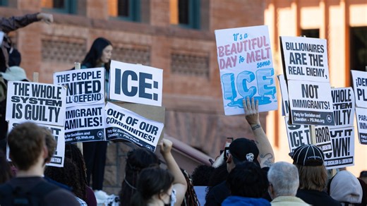 Hundreds in Tempe protest ICE despite ASU's closure of Alumni Lawn at Old Main - The Arizona State Press