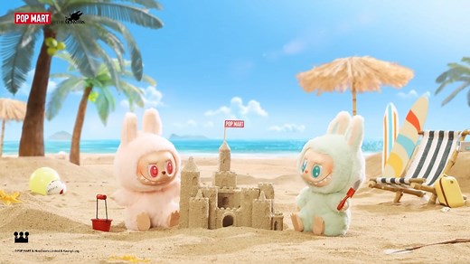 SO CUTE! LABUBU, sedang duduk menikmati liburan di tepi pantai dengan ekspresi yang menggemaskan! 🏖️ 𝗧𝗛𝗘 𝗠𝗢𝗡𝗦𝗧𝗘𝗥𝗦 - 𝗛𝗔𝗩𝗘 𝗔 𝗦𝗘𝗔𝗧 𝗩𝗶𝗻𝘆𝗹 𝗣𝗹𝘂𝘀𝗵 𝗕𝗹𝗶𝗻𝗱 𝗕𝗼𝘅 Akan tersedia dalam jumlah terbatas di POP MART Gandaria City Mall hari Jumat dan Sabtu ini saja. Max. 1 pc per customer. T&C apply. #POPMARTID #POPMART #LABUBU #arttoys #designertoys