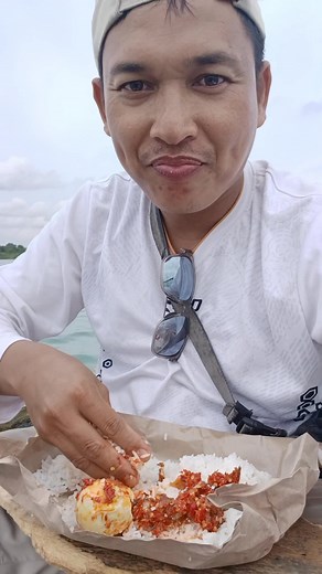 Hari ini ngebolang bersama Kuansing X Plore Moetiara Ungu Tekong senior Aligasri kita suruh istirahat dulu. | Syafri Wandika