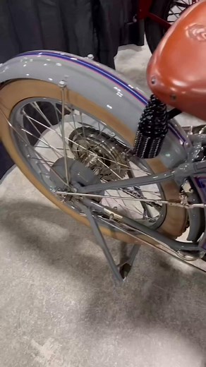 Absolutely stunning 1914 Harley-Davidson 10F Twin, 61 CI V 2-Speed! First year for the new step starter system. The mechanical attributes of the early bikes are second to none. | Cars & Motorbikes Stars of the Golden era