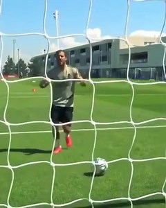 Pro Football Academy on Instagram: "This sight is a goalkeeper’s worst nightmare! 😰👻 @realmadrid"