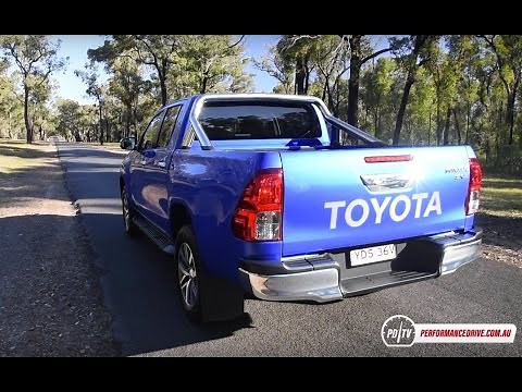 2016 Toyota HiLux V6 0-100km/h & engine sound