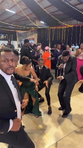 Canaan Nyathi is a force wherever he enter the star shines, Anyone who can kneel before God, can stand b4 any man, the time has come. Brought the house on fire 🔥 celebrities and VIPs danced in a crazy way. | Canaan Nyathi