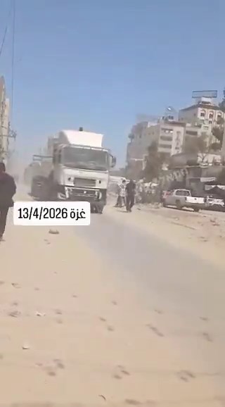 哈马斯武装人员夺取了经齐基姆口岸进入加沙的援助卡车。8月13日，共有379辆卡车经凯雷姆沙洛姆口岸和齐基姆口岸进入加沙，其中包括：世界粮食计划署卡车61辆、私营部门（主要来自阿联酋）卡车202辆、埃及红新月会卡车50辆、约旦卡车28辆，另有4辆燃料罐车进入该地区。尽管要求哈马斯解除武装的最后期限已过，以色列仍继续允许人道主义援助物资进入加沙。