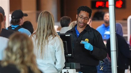 Thanksgiving travel tips: Best and worst days to fly or drive