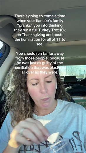 I just know she planned so hard for that, she even had a turkey tutu jogging skirt she made 🥺 #turkeytrot #fiancee #family #10k #prank