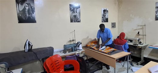 Institut des Sciences et Métiers de la Mode (MODE) EXAMENS DE MODÉLISME (Classe de 1re Année) Pour le passage en classe de 2ème Année Travail à faire: Réalisation d'une Robe de soirée, avec doublure et