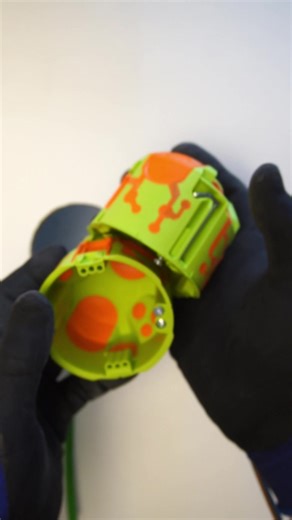 Bohrschablone/Dosen von @primogmbh und Unterputz Access Point von homeway www.homeway.de Top Produkte😍 #primo #homeway #wifi #hohlwand #handwerk Zum Arbeiten an elektrischen Anlagen sind Fachkenntnisse und eine spezielle Ausbildung erforderlich. Elektroarbeiten dürfen daher nur vom Fachpersonal ausgeführt werden. Jeder ist für sein Handeln und seine Fehler selbst verantwortlich! Ich übernehme keine Haftung für Sach-oder Personenschäden, sowie für die Korrektheit der Videos. Working on electrica