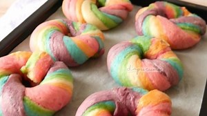 Cara Membuat Donat Bagel Pelangi - Tribunjateng.com