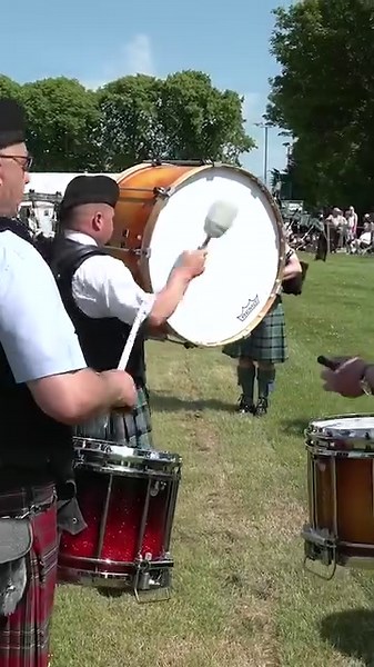 35K views · 1.6K reactions | Inverurie Pipe Band led by Pipe Major David Webster, playing 2/4 tunes, including "Mairi’s Wedding", entertaining visitors to the 2023 Oldmeldrum Sports and Highland Games. These were held on Saturday 17th June 2023 at Oldmeldrum in Aberdeenshire, Scotland. #Oldmeldrum #highlandgames #aberdeenshire #bagpipes #Inveruriepipeband | Scotland Online | Facebook