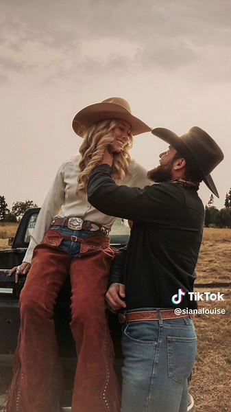 We had way too much fun on this photoshoot🥹 Thanks to @Traci Hume Photography for the beautiful photos & @Rocking B Farm for their amazing farm❤️🇺🇸 Wearing @Wrangler #CouplesPhotoShoot #WesternStylePhotoshoot #WesternStyle #WesternStyleFashion #FashionShoot #PhotoShoot #HorseRiding #HorsebackRiding #Cowboy #Cowgirl #Wrangler #WranglerJeans #Farm