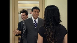 Mauricio le brinda a Maribel algunas recomendaciones viales. Andrés no deja de rascarse y los polvos pica-pica terminan en la bolsa de Maribel. Sinforosa le cuenta a Maribel sobre su pesadilla y Mike Well termina bañado con los polvos pica-pica. #SoloEnBlim podrás ver las veces que quieras los episodios de #QuéMadreTanPadre. Entra aquí 👉 https://blim.onelink.me/Cs9x/fbnvqmtpdc 👈 En #DistritoComedia podrás disfrutar de ¡Qué madre tan padre! | Distrito Comedia