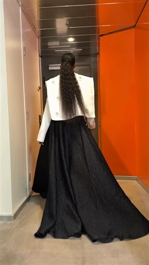 Mimi Yina on Instagram: "Your Stylist Extraordinaire Of The Year Coming Through…👑🔥🔥💥🙏🖤🤍 #itsmedlinstyling💯 #premiumornothing💯 Couture outfit @medlincouturecollection Makeup @ronaldthe7th Hair styled @beatricehairline_ Videography @_kelvzsshot"