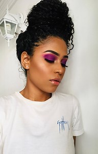 Y cómo ustedes mandan aquí les hice su tutorial —————————————— 🔮Paleta take me to back Brazil 🔮Pigmento keydi Beauty @vanidadstore 🔮Pestañas Atenea 3d-45 🔮Base maybelline 312 y Vogue canela 🔮Corrector la girl medium beige 🔮Contorno la girl tono cocoa 🔮Polvo traslúcido Raquel 🔮Contorno en polvo nailen #7 🔮Rubor durazno de Vogue . . . #curlyhair #curlyhairstyles #curlygirlmethod #curlygirl #curls #curl #curly #rizosperfectos #rizosnaturales #rizos #crespos #longhair #longcurlyhair #afroha