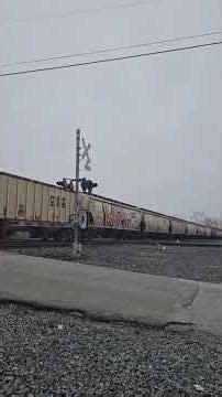 BNSF/CSX With Hopper Cars. 2 BNSF Locomtives Up Front And 2 CSX DPU'S In The Back. Filmed 11/29.