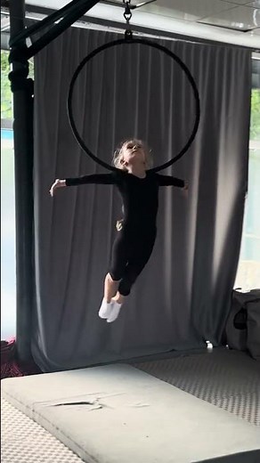 Maria’s STUNNING Aerial Hoop Routine ✨ Queen of the Air! #stretching