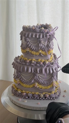 Tangled inspired cake — easy Rapunzel cake ideas