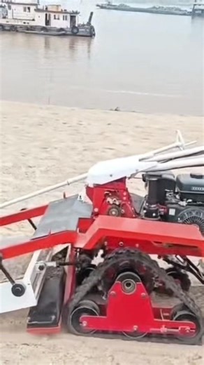 The beach cleaning machine is equipped with a triangular half-track #caterpillar