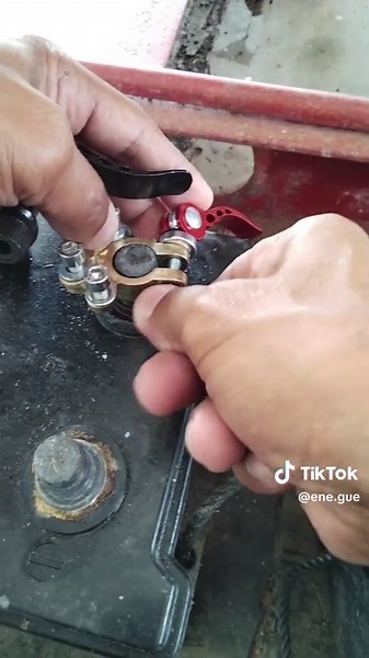 Guide to Changing Battery Terminals Safely