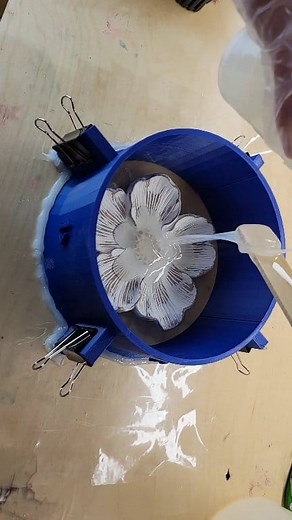 31K views · 998 reactions | How to make a mold #moldmaking #molds #silicone #siliconerubber #molding #siliconemolds #resinmolds #demolding #demoldingvideo #resinpouring | Art by Tish | Facebook