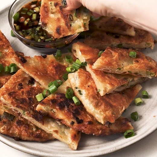 If you've never made Scallion Pancakes at home, what are you waiting for?! Full recipe: http://dlsh.it/nVpIZ4F | Delish