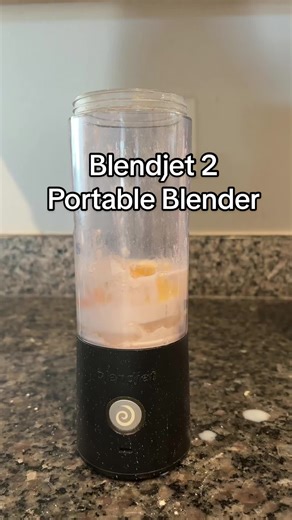 The Blendjet2 portable bender is perfect for smoothies, protein shakes, bulletproof coffee and more! I love that it’s rechargeable, portable, and easy to clean! Today I used mine to make a single serving of mini Dutch baby pancakes ✨ #blendjet #blender #portableblender #smoothie #proteinshake