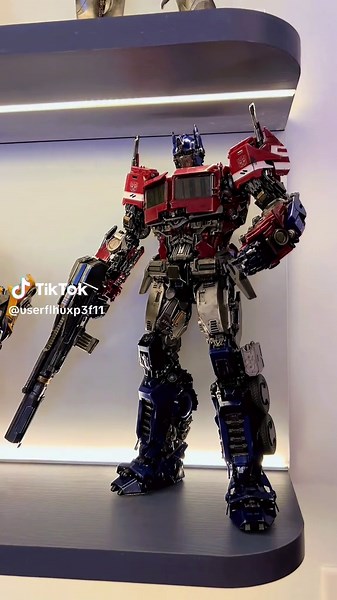 Transformers Defense: Optimus Prime vs Megatron Figure Showdown