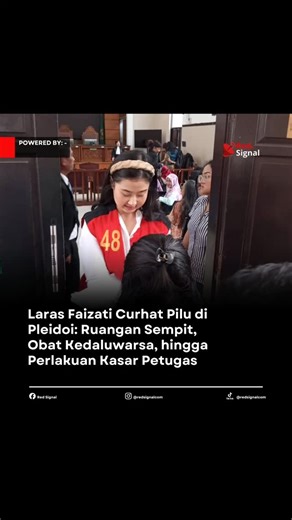 Red Signal on Instagram: "📍 Jakarta, 05 Januari 2026 Laras Faizati membacakan nota pembelaannya sendiri dalam sidang lanjutan di Pengadilan Negeri Jakarta Selatan pada 5 Januari 2026. Terdakwa kasus penghasutan pembakaran Mabes Polri ini mengungkap pengalaman pahit selama ditahan di Rutan Pondok Bambu. Ia didampingi ibu kandung dan tim kuasa hukum saat menyampaikan pleidoi dari balik jeruji besi. Ruang tahanan perempuan diisi 15 orang dengan matras keras dan dingin, sehingga penghuni harus bers