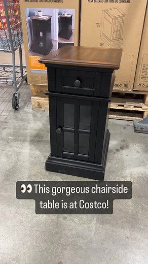 👀 This gorgeous chairside table is at Costco! This has interchangeable panels, a full extension drawer, and soft-close hinges! It also has 2 outlets, 1 USB port, and is 14”W x 17.6”D x 25”H! Grab it for $129.99! #costco #accenttable #homefurnishings #sidetable