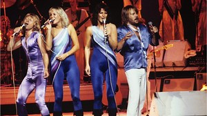 VOICI : Deux morts lors d'un hommage à ABBA, le groupe suspend sa promotion