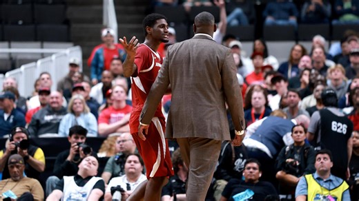 Billy Richmond III ejected after shoving an Arizona player