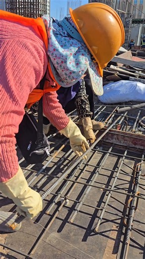 Top pour strip rebar with women worker #shorts #construction #building #civilengineering