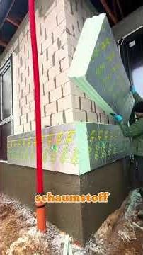 Schaumstoff an der Hauswand – habt ihr das schon mal gesehen?