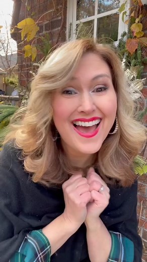 Decorated Window Box #holidaycountdown #christmasdecor