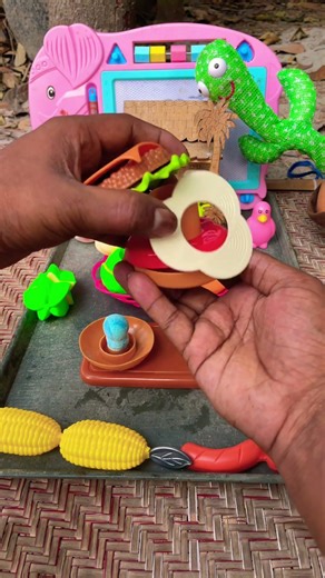 Plastic Burger Magic: Take It Apart & Fix It! 🍔✨