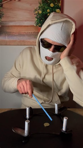 4 Batteries + Coin… It Moves by Itself?! 😱⚡️ #shorts