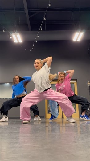 Jordan Grace on Instagram: "roc steady 💅🏼🩵 teaching my first class of 2026 tonight! Link in bio to sign up :) #AREA54 #dance #nashville"