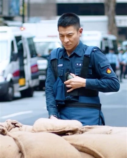 He Gave Up His Bomb Suit To Save A Little Girl | Shock Wave 2 (2020)