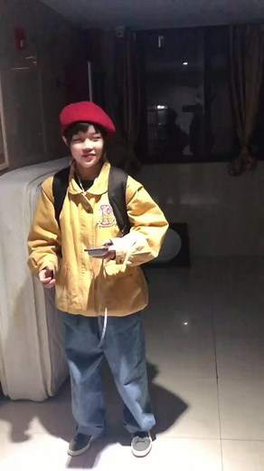 ？？？？？？ #robot #dancing #popping #barbinili Follow official Barbin.ili accounts: https://www.instagram.com/barbin.ili/ https://space.bilibili.com/386120474 https://www.douyin.com/user/MS4wLjABAAAAjdwocwjiMWlzb97-fKMeV0GK5aVCyVAakoe17MRQWUI