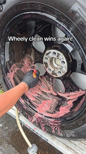 Dura Coating Technology​ Wheely Clean Concentrate - Professional Wheel Cleaner is made to remove the nasty brake dust and oxidation from chrome or aluminum surfaces ✨ Wheely Clean is NOT a degreaser, we are not removing grease or dirt 🚫 Wheely clean is not Purple Power, Dawn dish soap, Simple Green or any other degreaser amateurs use to clean wheels when in fact degreaser do a poor job cleaning wheels as they do NOT react and remove embedded brake dust! 🚫 Don’t forget to protect them with our