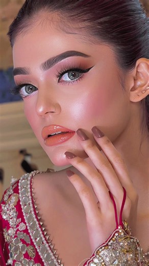 💄✨ From Before to WOW – Incredible Makeup Transformation by Kashee’s! 👑🔥 One look, endless glamour! 😍💖 Watch the breathtaking Before & After Makeup Transformation by Kashee’s, where natural beauty transforms into a flawless, glamorous masterpiece! ✨💋 From perfectly blended eyeshadow and radiant glowing skin to stunning lips and a picture-perfect final look, every detail reflects the magic of Kashee’s Professional Makeup Artistry! 💎❤️ ✨ Stunning Before & After Transformation 💄 Flawless HD