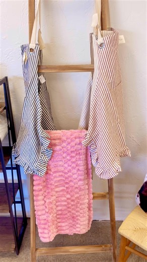 💫💕Grace & Goods Boutique is now open and just in time for the Holidays ! 💕💫 Come by to Christmas shop, stocking stuff and Thanksgiving prep with us this week ! Whoever it is that you’re shopping for this season (even if it’s treating yourself!) we have the perfect thing. 🫶🏽 We’ll see you soon ! | Grace & Goods