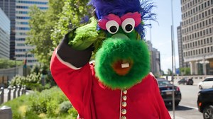 🇬🇧 King's Guard 🇬🇧 ... in training *emphasis on the training | Philadelphia Phillies