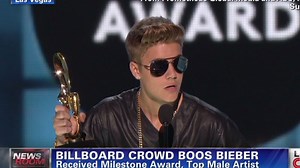 Bieber booed at Billboard Awards