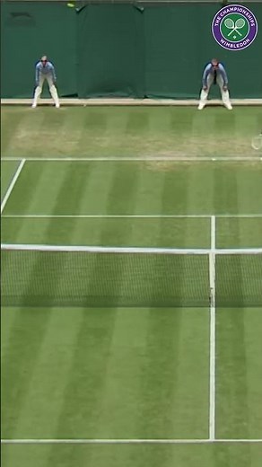 Iga Swiatek's incredible on-court football skills