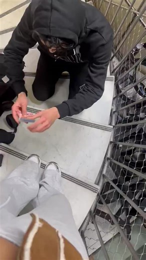 Cashmeet in stairwell at Charles de Gaulle Airport