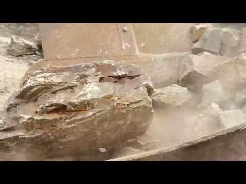 "Big Rock Crusher Machine: A Giant in Action"Big Rock Crushing: A Powerful Process"#stonecrusher