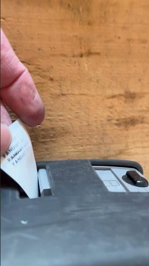 How to operate a Panduit LS8E wrap around labler