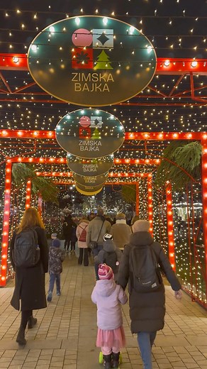 DOBRO DOŠLI u pravu zimsku čaroliju! 🎄 Zimska bajka je zvanično otvorena i do 05. januara imate priliku da uživate u zabavnom programu, hrani, atmosferi i iznenađenjima koja čekaju u Savskom parku! 🎅❤️ | Belgrade Waterfront